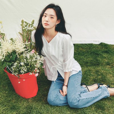 [★리오더 오픈] [N배송] 로엠 브이넥 스트랩 7부 블라우스 RMBLG25NT1