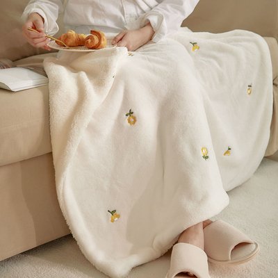 양털 담요 블랭킷 극세사 밍크 부드러운 겨울 차박 캠핑 쇼파 이불 무릎 자수 카모마일 75x100cm